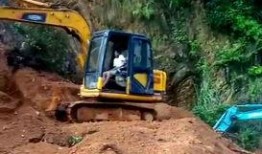 重庆挖挖机爆料视频,揭秘工地现场惊人一幕